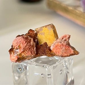 SOLD Yellow and red fluorite with barite - 10.25g